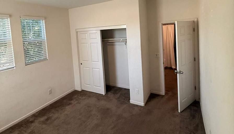 Moe's room