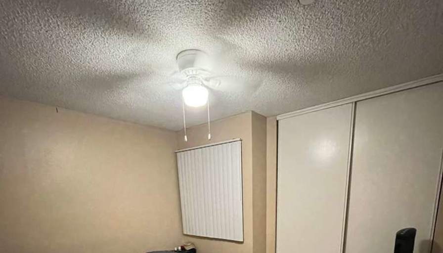 Oscar Iglesias's room