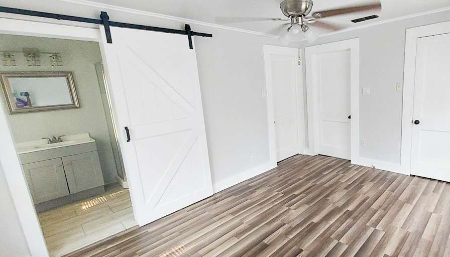 Grand Height Investments's room
