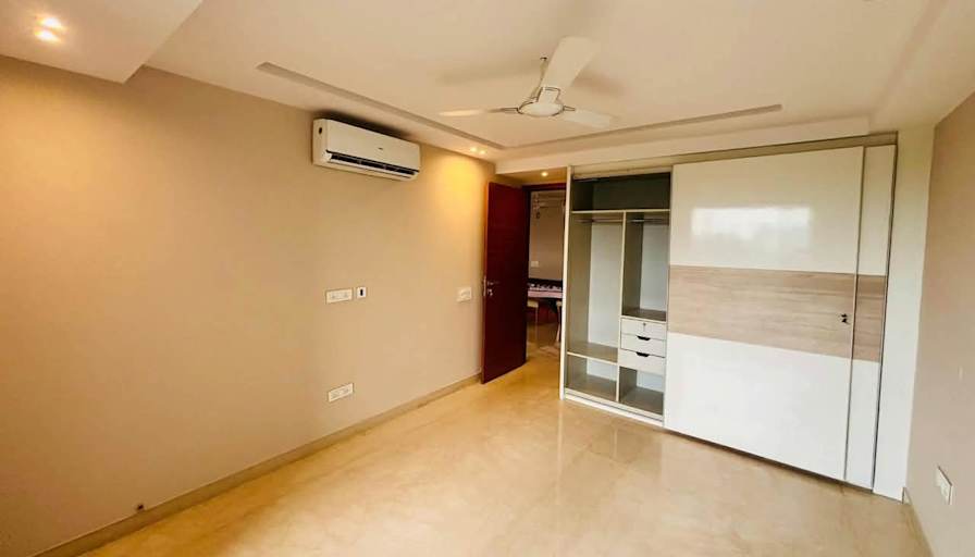 Divyanshi's room