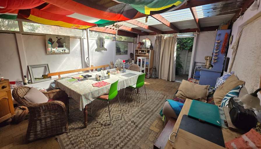 Green Point Tree House's room