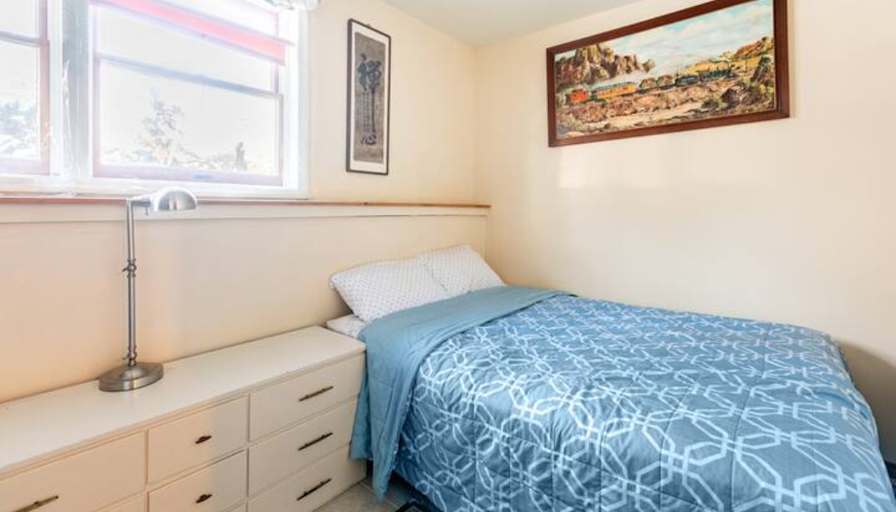 Tee Lee's room
