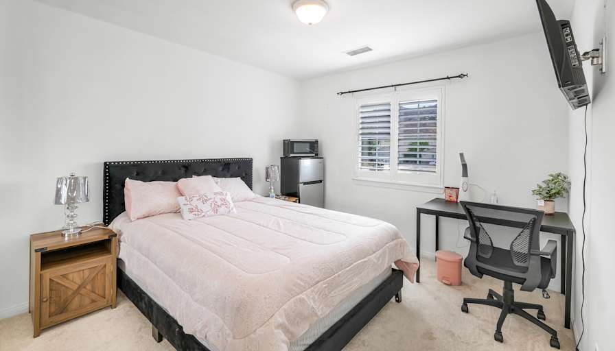 Sandy's room