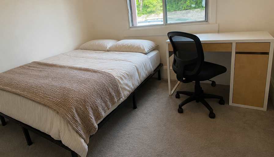 Issa's room