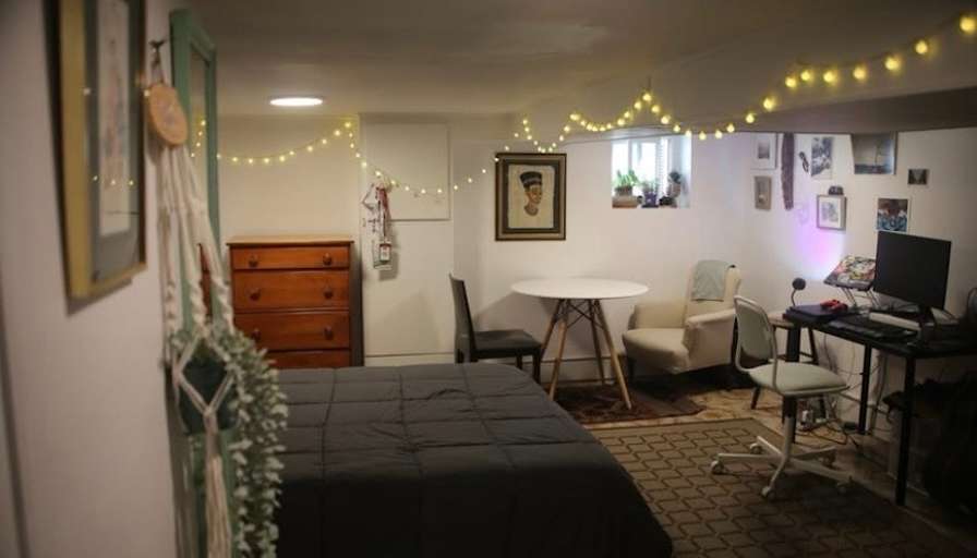 Farah's room