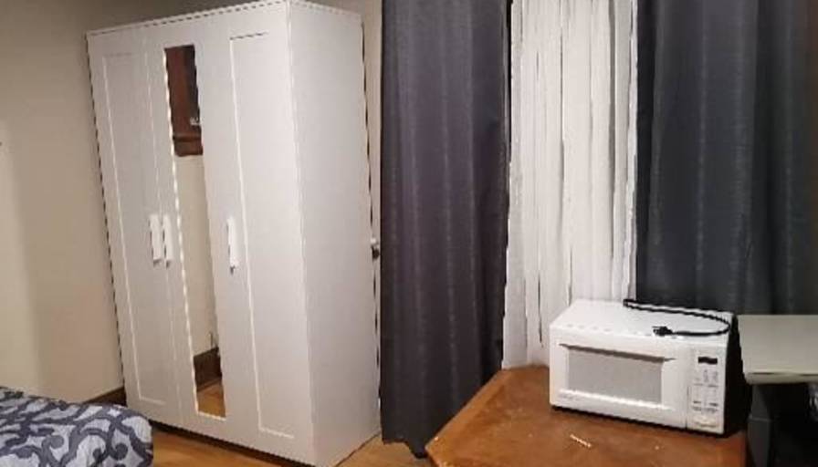 Alice.'s room