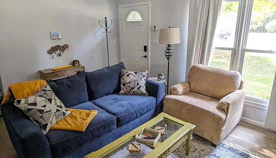 Alcove Rooms's room