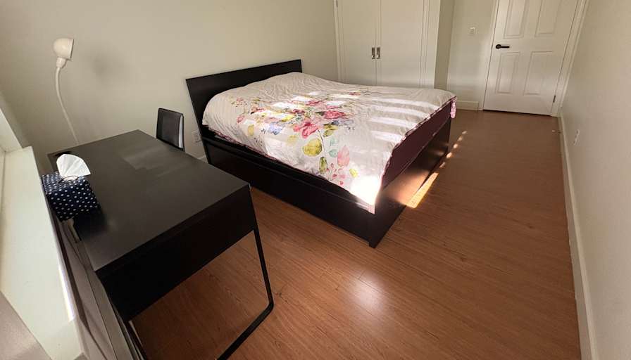 Yini's room