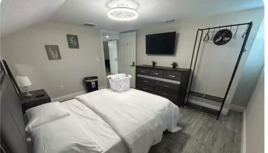IGE Properties's room