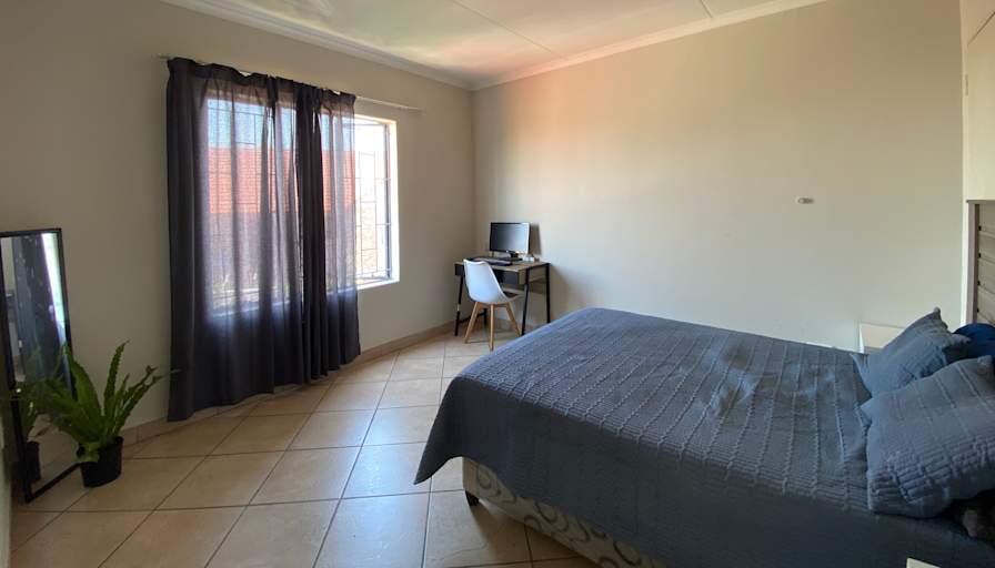 Ndamu thaba's room