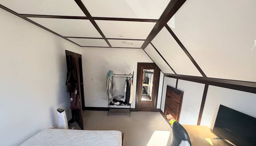 MONA TEPU's room