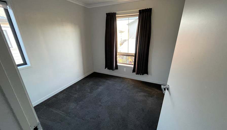 Muneel's room