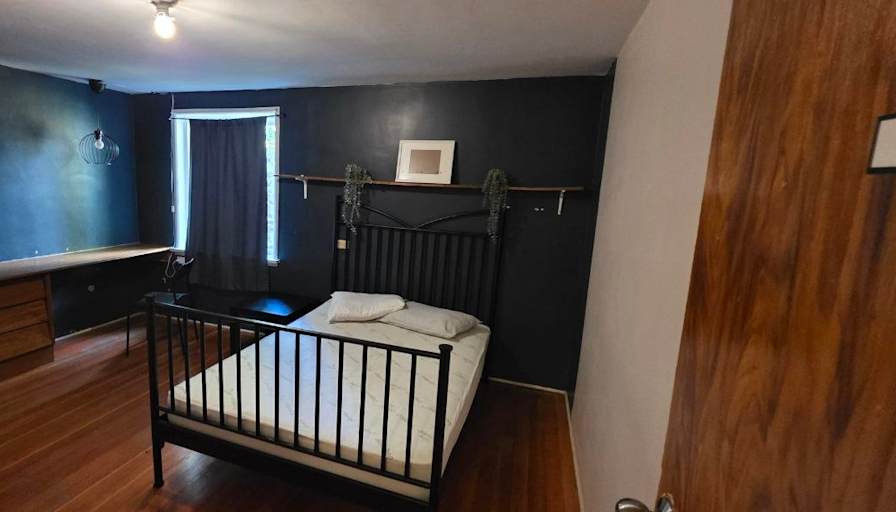 Masoud's room