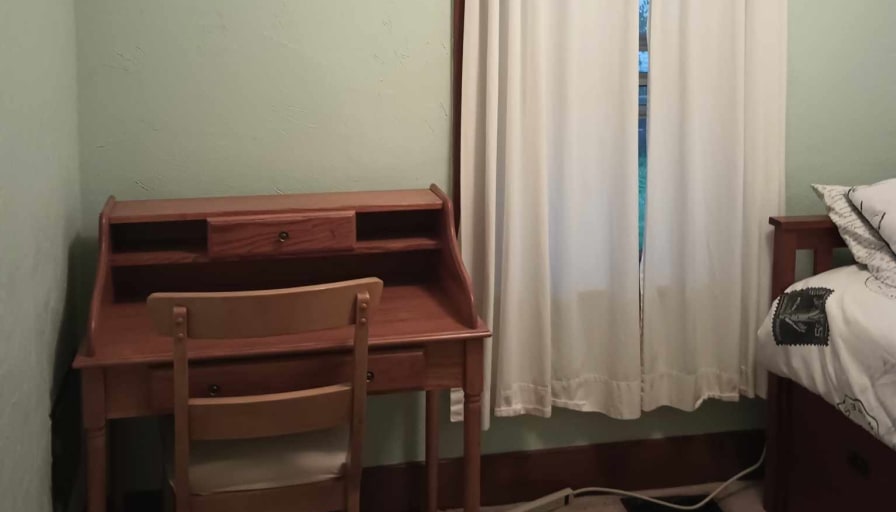 Eric Peterson's room