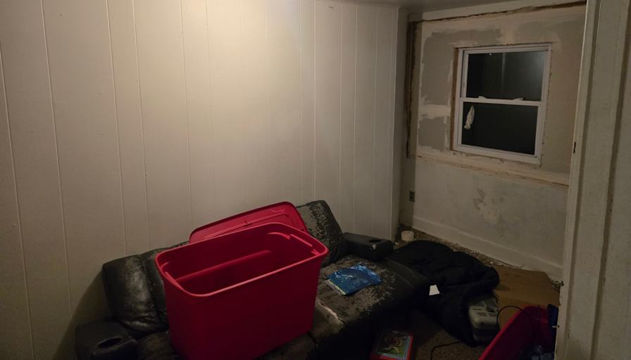 Sean Peace's room