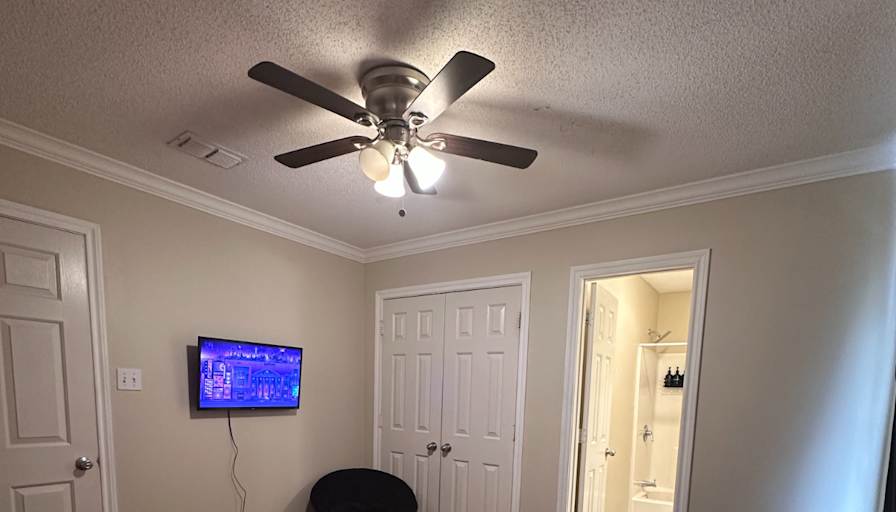 kevin Takam's room