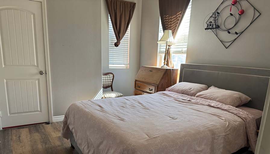 Sam & Fiona's room