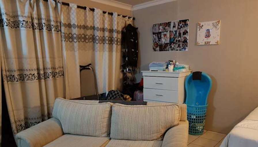 Tee's Rental Rooms's room