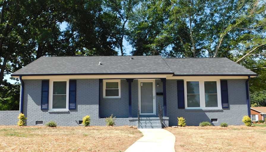 Carolina Realty Link's room