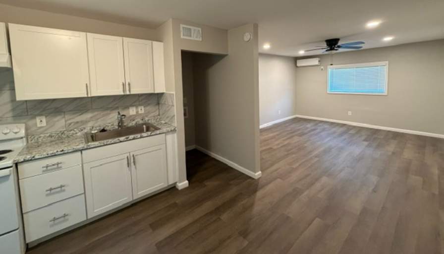 Alcove Rooms's room