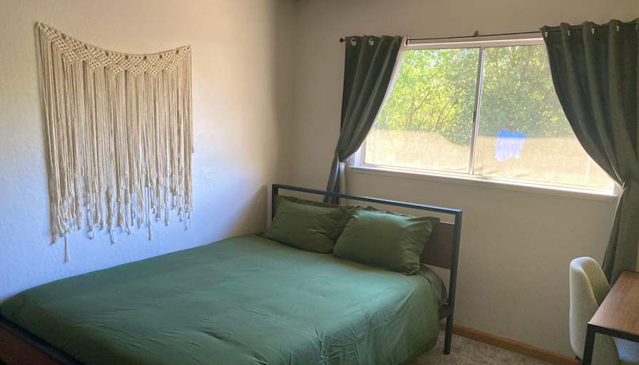 Ren's room