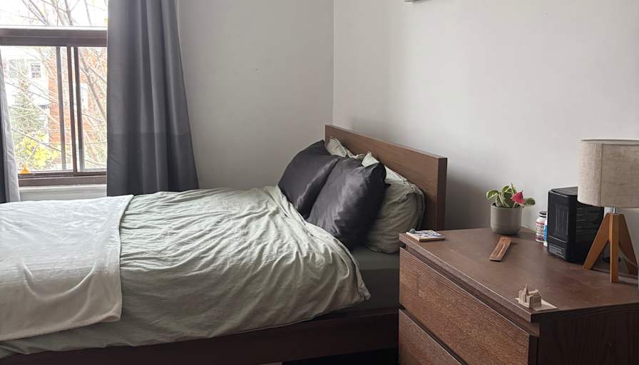 Thomas's room
