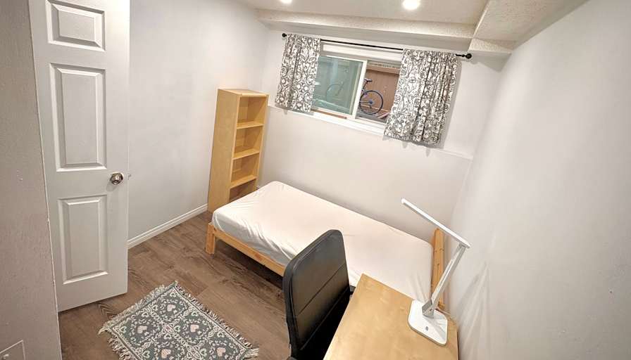 Ali Zowghinia's room