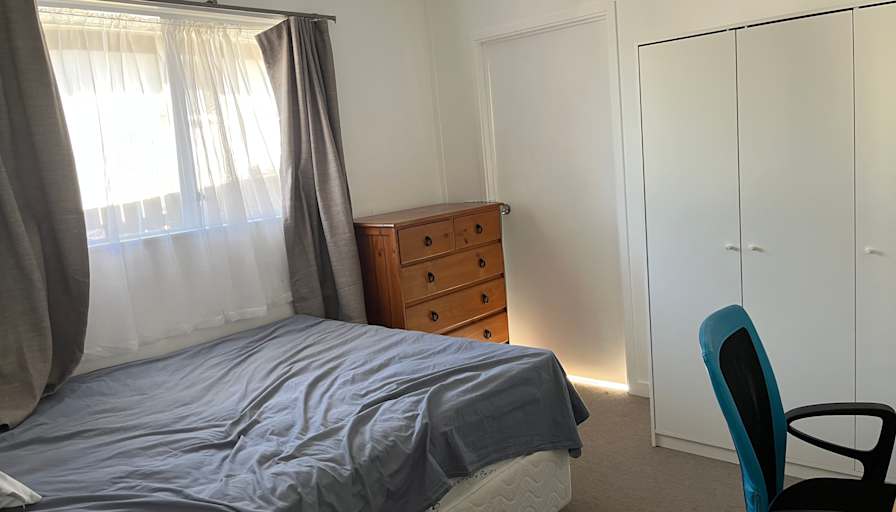 yan SHI's room
