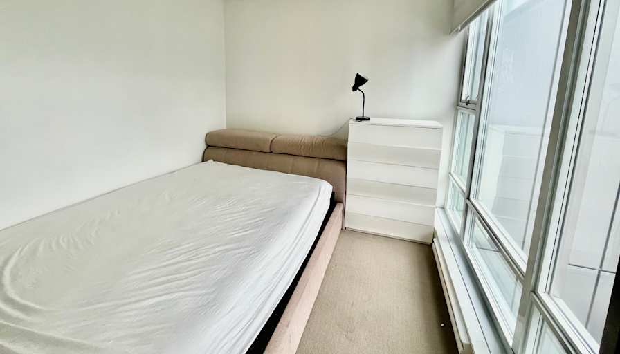 Lee's room