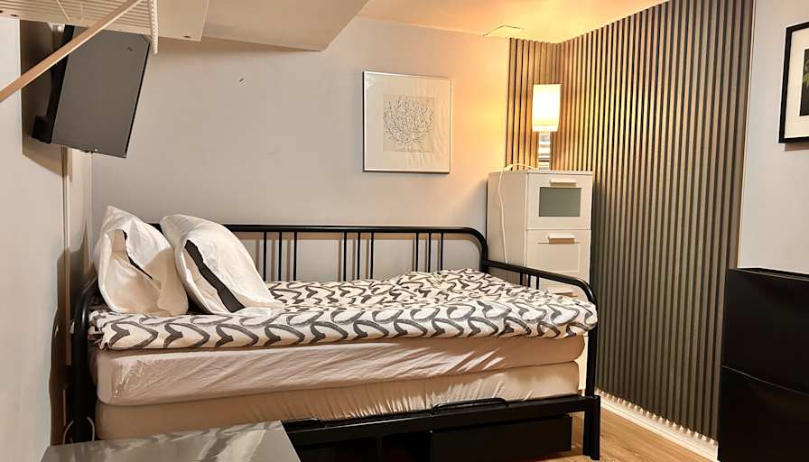 Nick Sarkovski's room