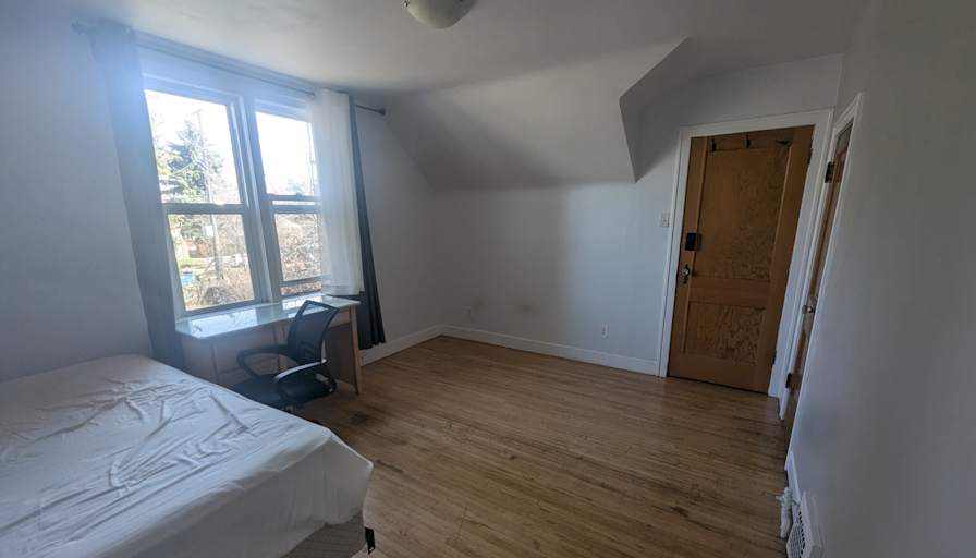 Ken's room