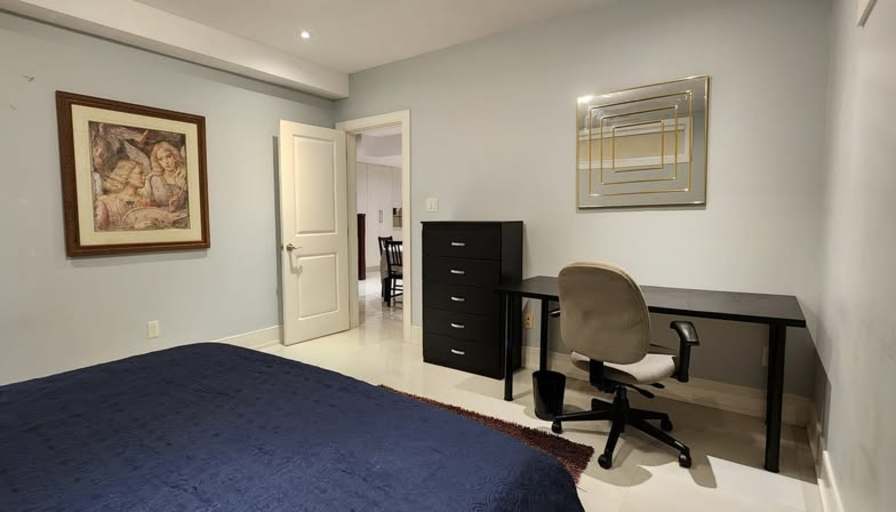 NIKKI LOBELLO's room