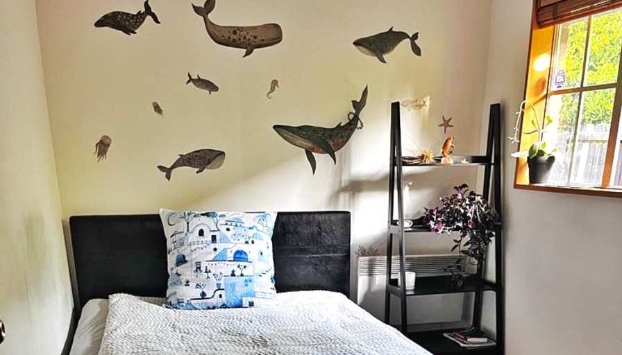 Tom's room