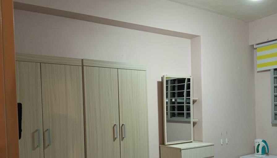 Farrah R's room
