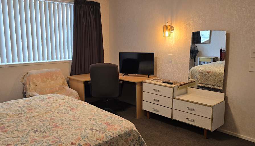 Ken's room