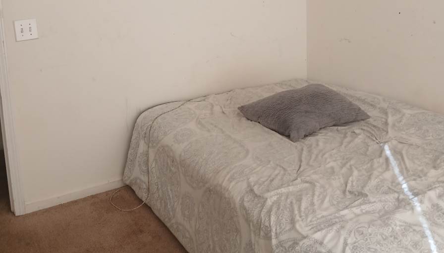 Luis's room