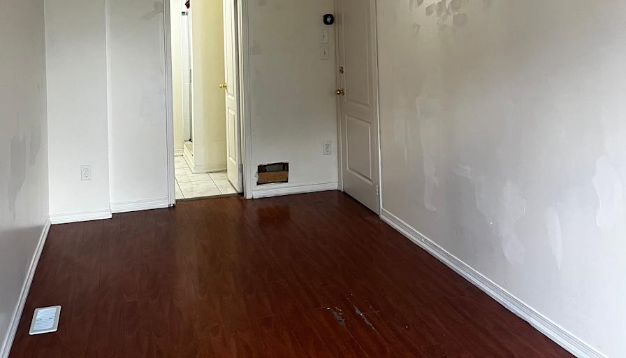 Henry Nguyen's room