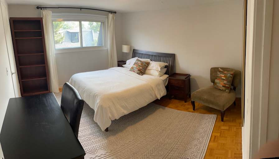 Dee's room