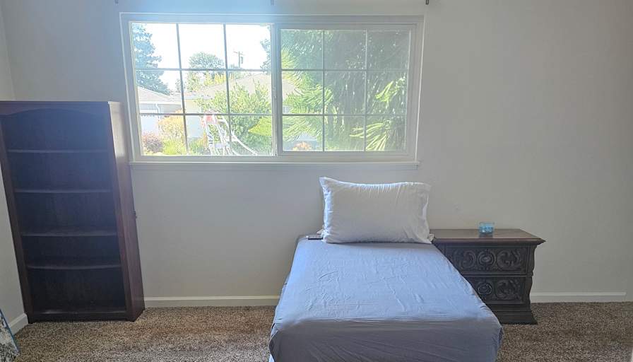 JEREMY's room