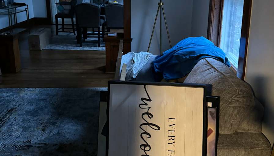 Golden Cares's room