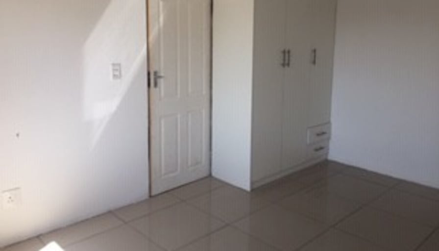 Thuli Thanjekwayo's room