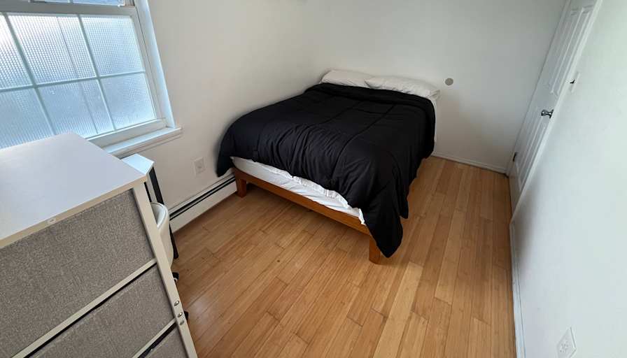 Jonas's room