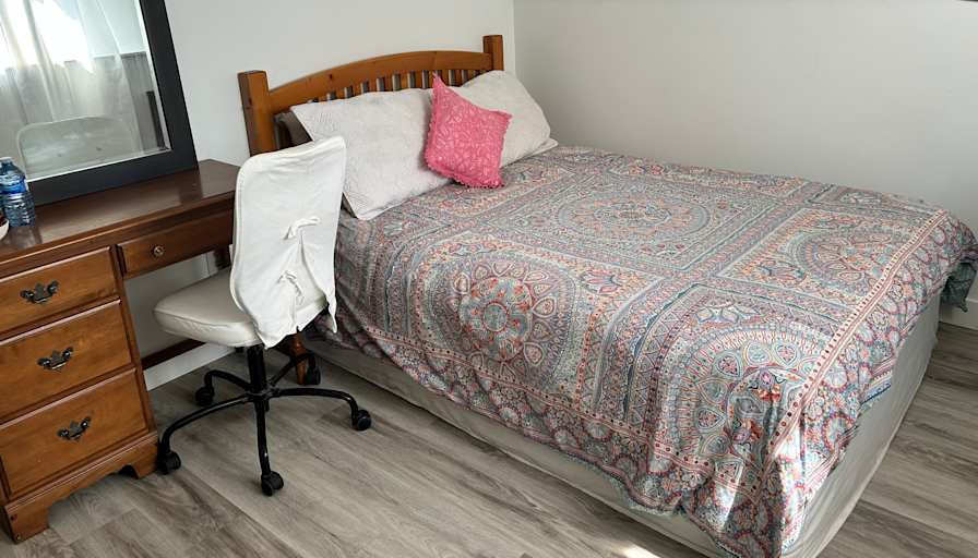 Katy Saunders's room