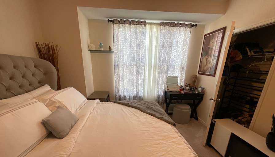 Emzo's room