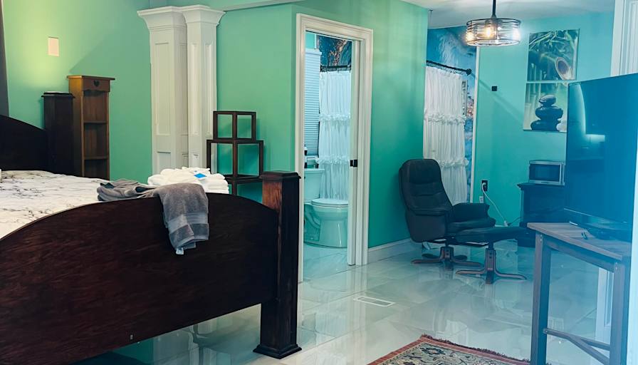 Geegee's room