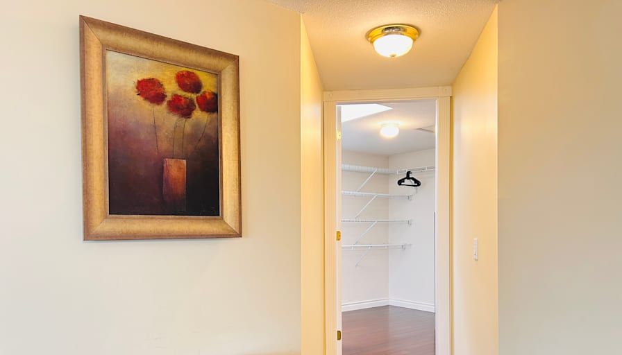 sandy's room