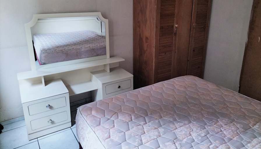 Jeanett's room