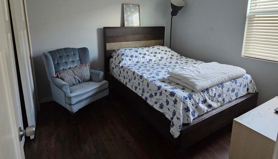 Luis's room