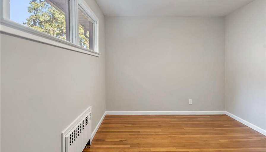 Scarlett's room