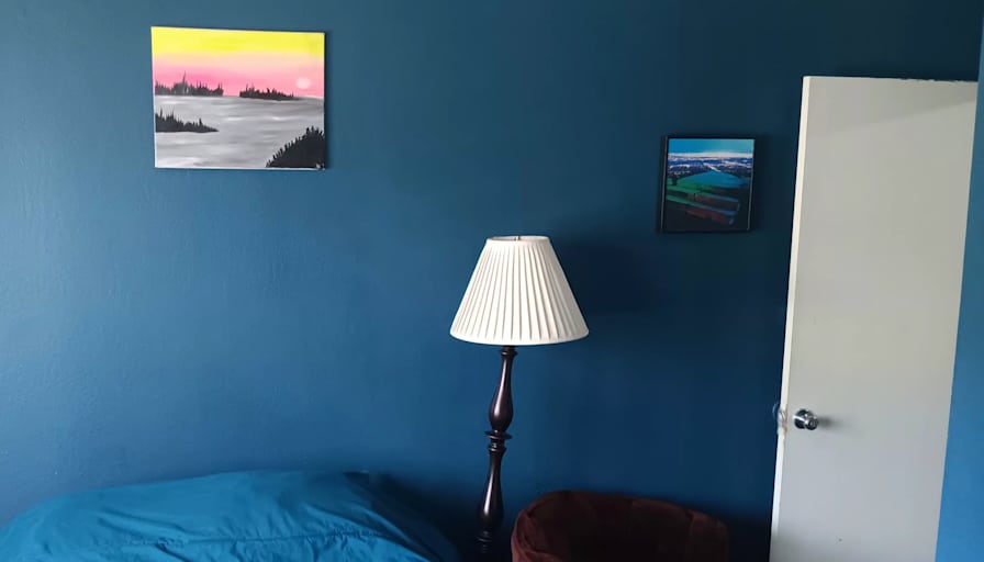 LEE's room